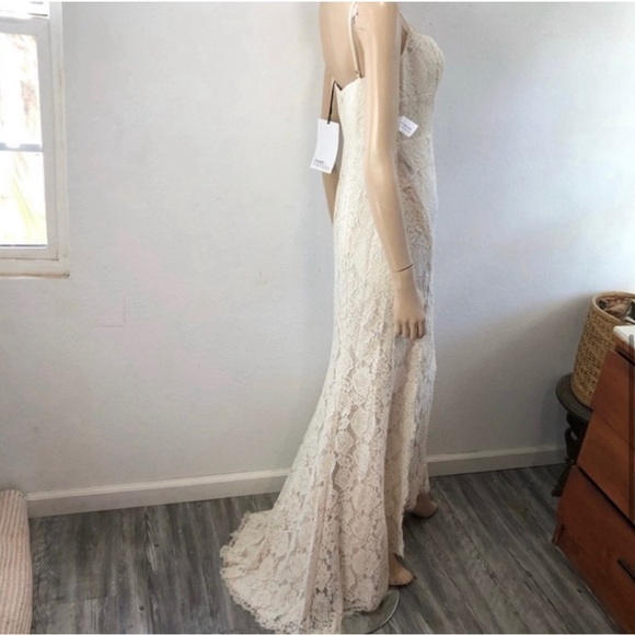 Fame and Partners Romantic rosettes long lace dress - Picture 8 of 15